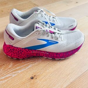 Brooks Women's Adrenaline GTS 22 Supportive Running Shoe